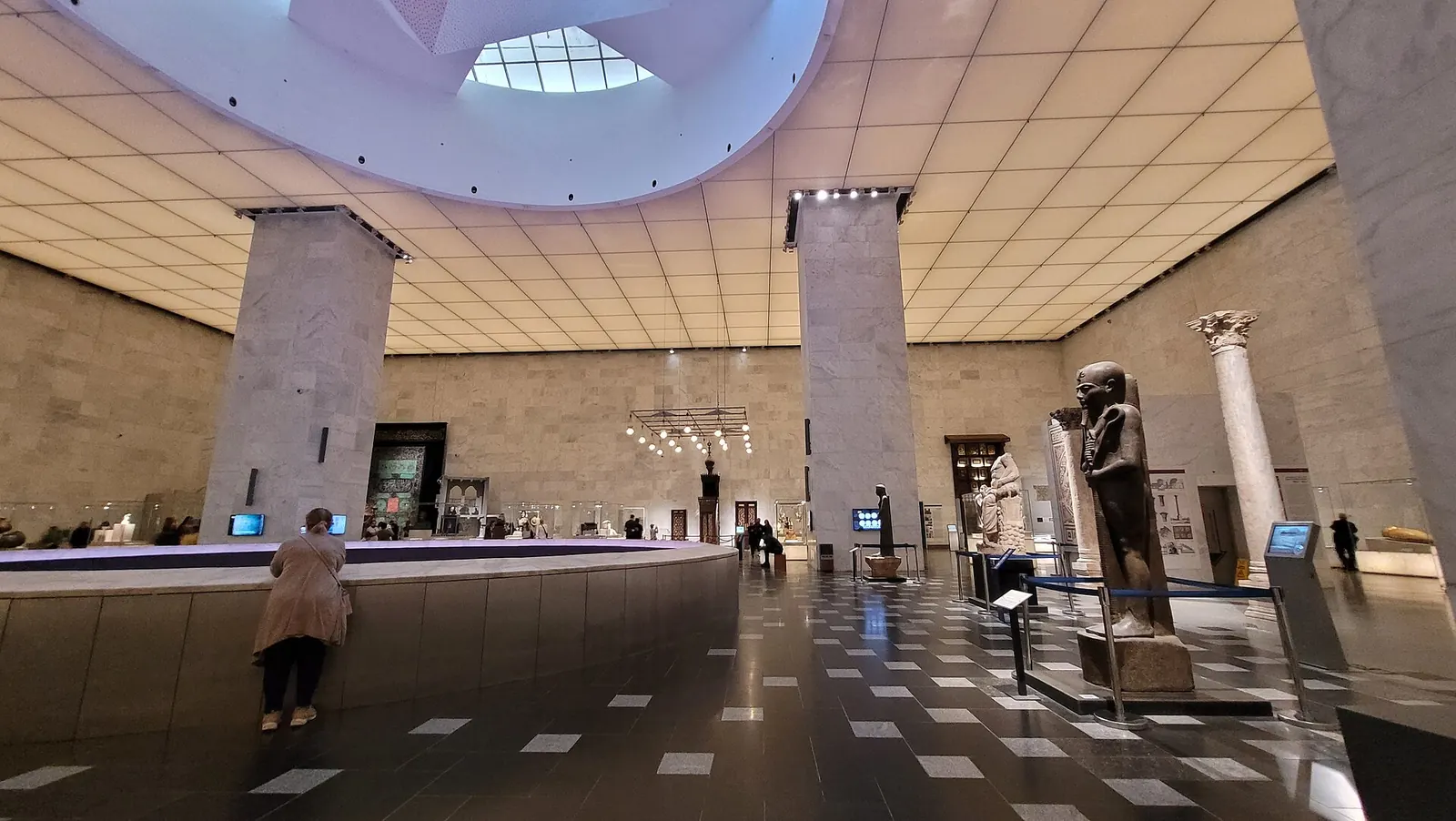 Museum context for studying vessels and storage systems
